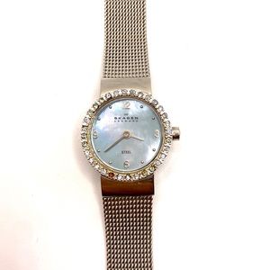 Vintage Skagen Denmark Women's Watch Stainless Steel Mother of Pearl